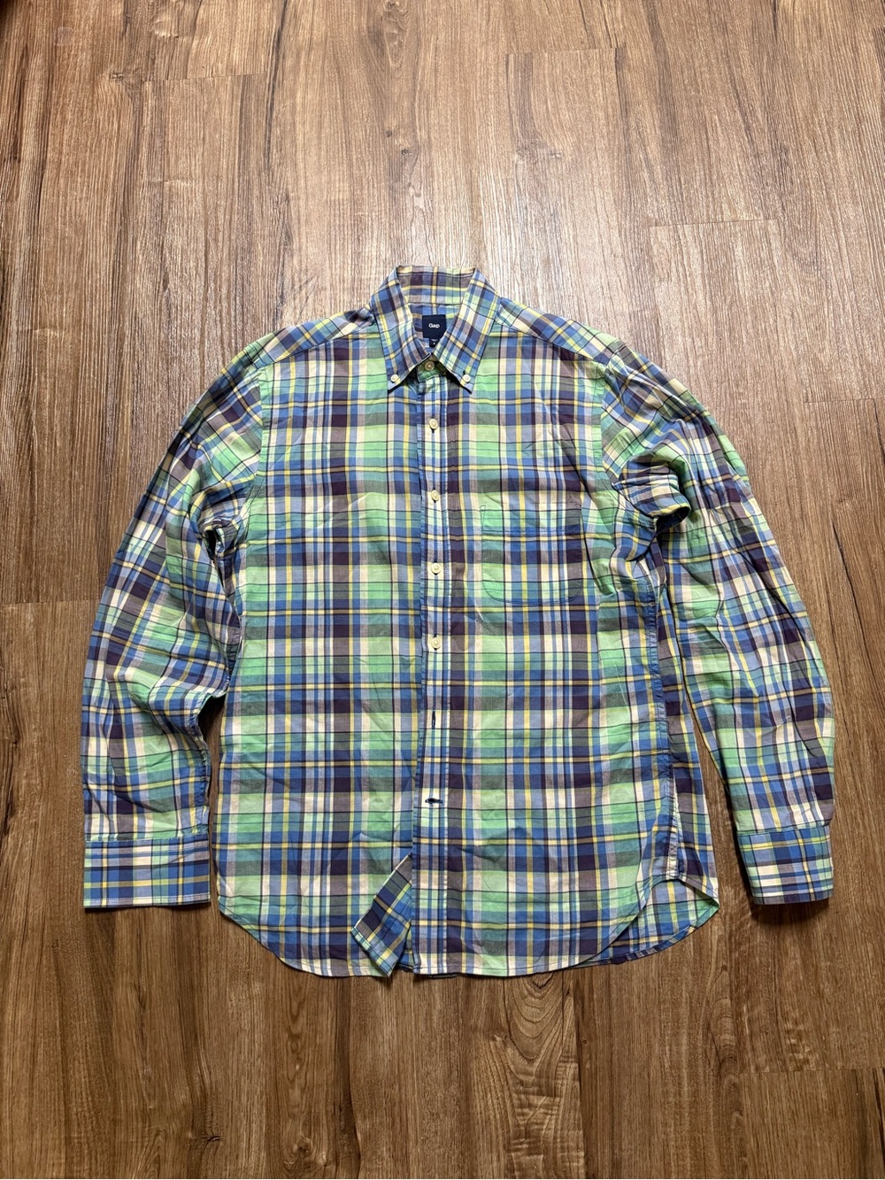 Gap Men’s Classic Plaid Button-Down Shirt
